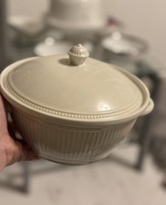 A Gorgeous Elegant Wedgwood