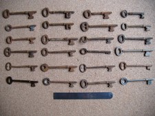 24x antique  / Victorian and more modern medium size door? keys 7cm to 10cm long