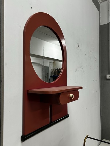 Mirror 80s design style