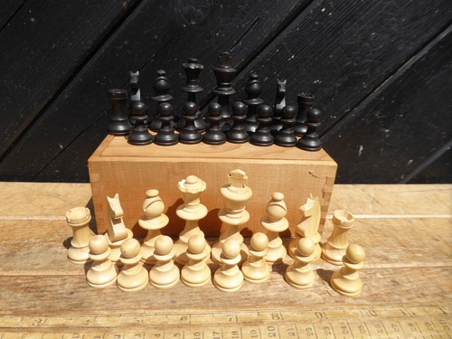 Vintage wooden chess set - wooden,