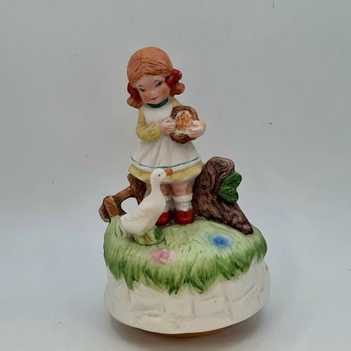 Ceramic music box hummel - music,