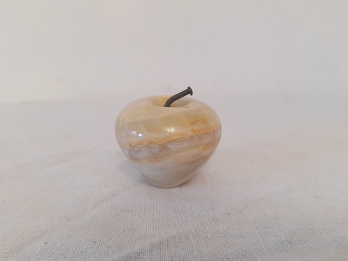 Small onyx apple figurine - small,