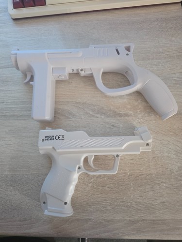 Wii light guns - 2,
