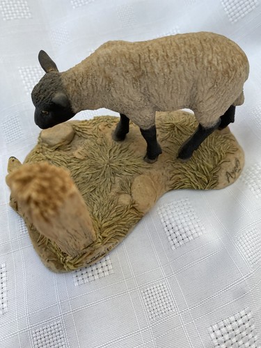 Border fine arts figurine lamb - fine,