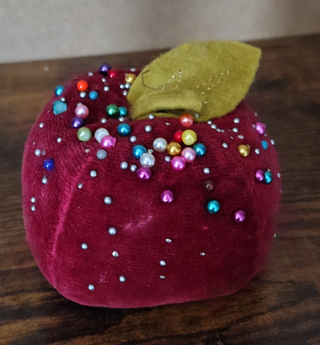 Vintage apple pin - , cushion