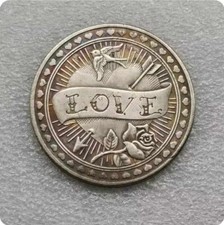 Gothic Love Hate Coin – Vintage-Style Token | Unique Gift for Him or Her