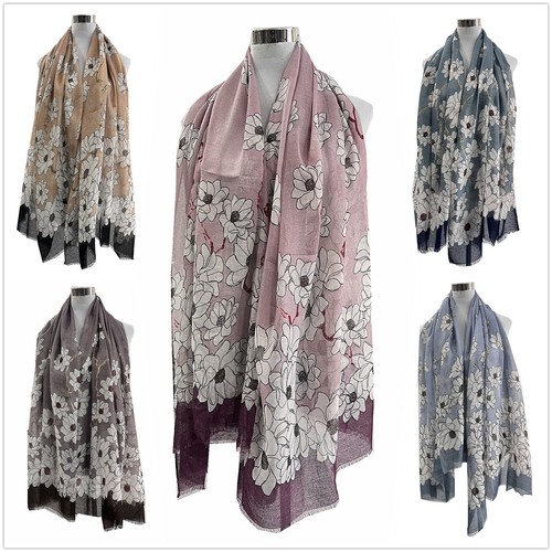 White flower print with gold - flower,