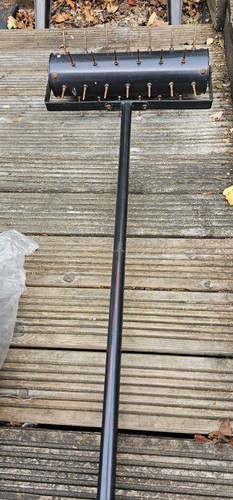 Manual rolling lawn aerator - manual,
