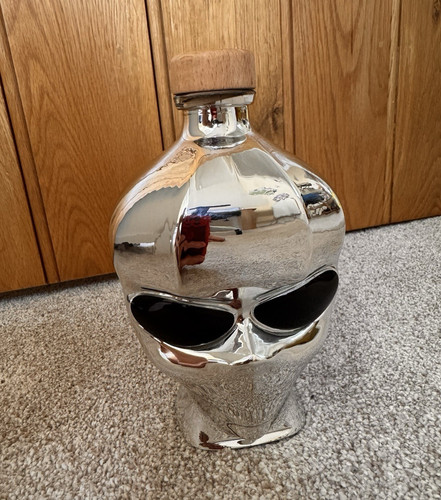 Outer space chrome alien - outer, skull