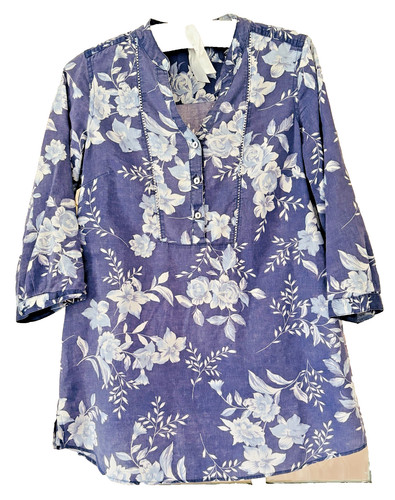 Woman blue white - &, s