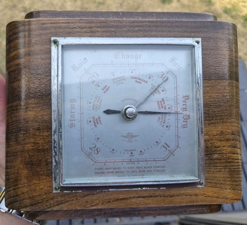 Vintage art deco - style, aneroid