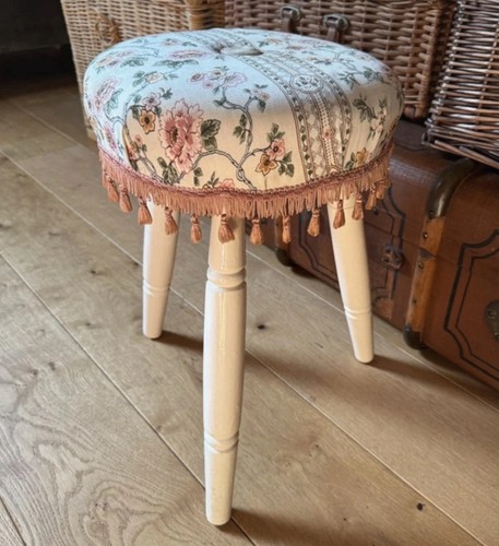 Three legged vintage pink - three-legged,