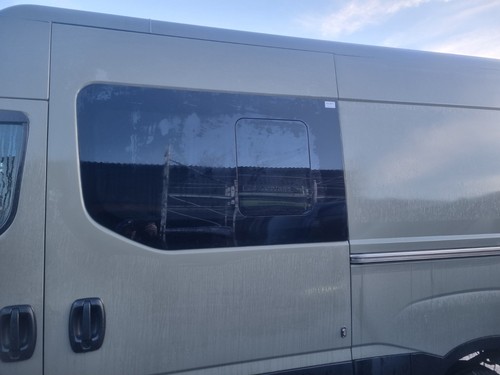 Van window fitting t5 - window,