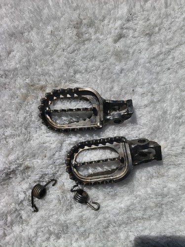 Raptor titanium foot pegs - pegs,