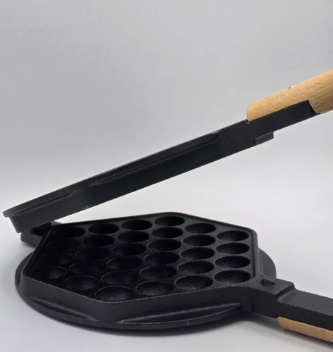 New waffle maker cast - new, iron