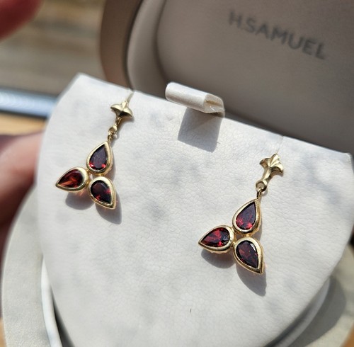 9ct yellow gold garnet trefoil - 9ct,
