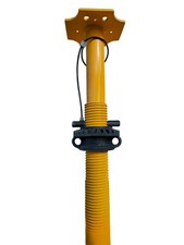 Strut wrench operated - -,