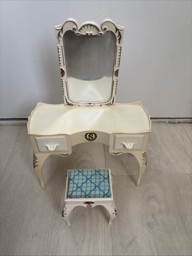 Pedegree sindy dressing table - sindy,