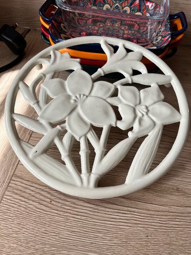 Appollo cast iron pot - cast, stand