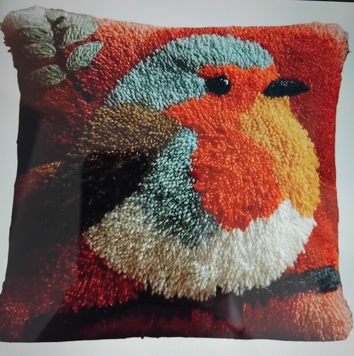 Robin latch hook cushion cover - robin,