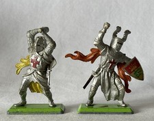 2 Vintage Plastic Toy Soldiers Medieval Knights Britains Deetail 1971 #38-832