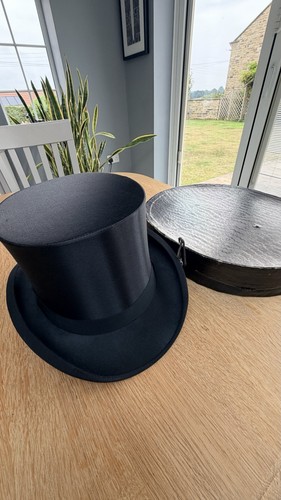 Lovely vintage collapsible - lovely,