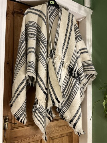 Cream and navy woollen - cream,