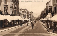 L 121 ISLE OF WIGHT - LL POSTCARD OF UNION STREET, RYDE [LL41]