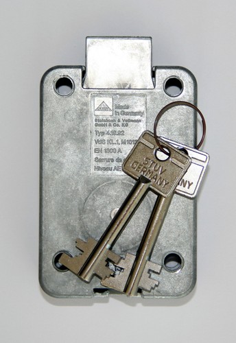 Safe lock gun cabinet - /,