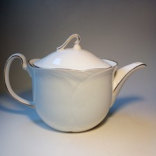 Royal Albert Horizons Tiara 1 Litre White & Gold Bone China Teapot c1986