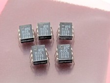 ( 5 PCS ) MOC3020 QTC Triac