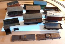 EARLY HORNBY O GAUGE - ASSORTED ITEMS OF TIN PLATE ROLLING STOCK SPARES/REPAIRS