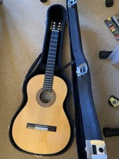 R Sanchis Caprio 2F 2F  Flamenco Guitar Excellent Condition.
