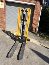 Manual Hydraulic Stacker