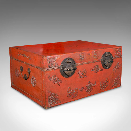 Vintage decorative trunk - decorative,