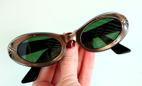 True vintage 1960s cat eye - 1960s,