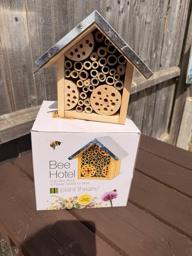 Large bee hotel - bee,