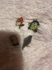 4 Pin Badges NSPCC , Heart 