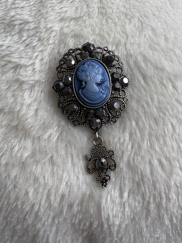 Cameo brooch never been - never,
