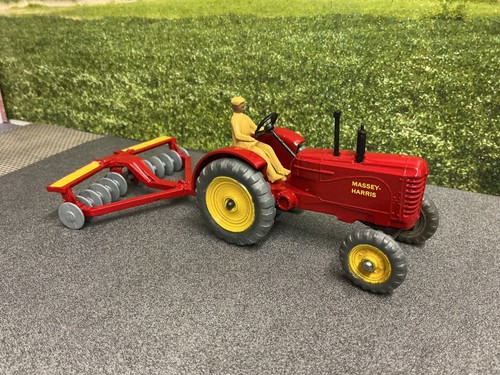 Dinky toys farm massey harris - dinky,