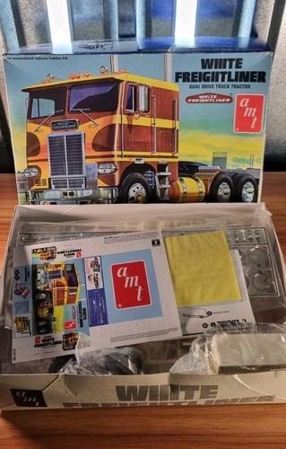 Amt 620 white freightliner - white,
