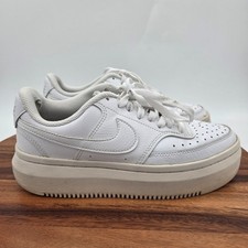 Size 8 Nike Womens Court