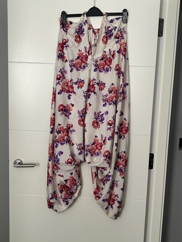 White pink floral - &,