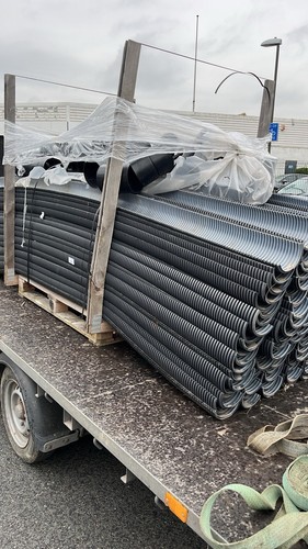 Cable ducting with - with, coupling