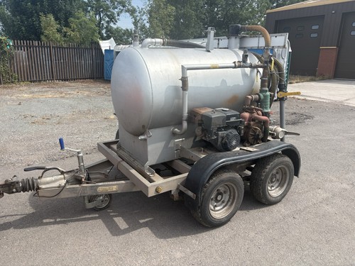 Vacuum tanker trailer - tanker,