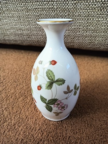 Wedgewood wild strawberry vase - strawberry,