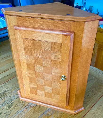 Corner unit wall mounted - -,