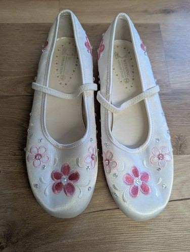 White pink embroidered flat - pink,