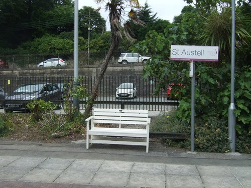Photo 6x4 bench and station - bench,
