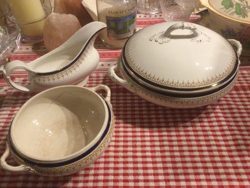 Tureens gravy boat - 2,